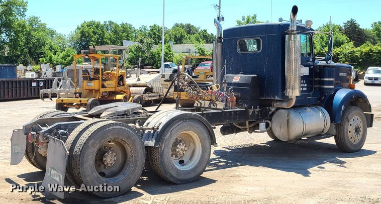 image for item K5937 1987 Kenworth W900  semi truck
