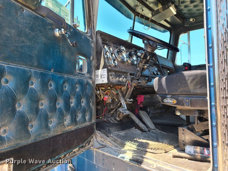 image for item K5937 1987 Kenworth W900  semi truck