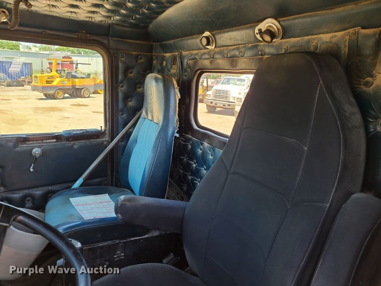 image for item K5937 1987 Kenworth W900  semi truck