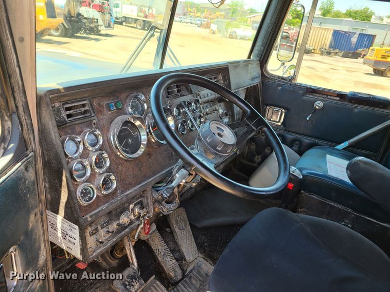 image for item K5937 1987 Kenworth W900  semi truck