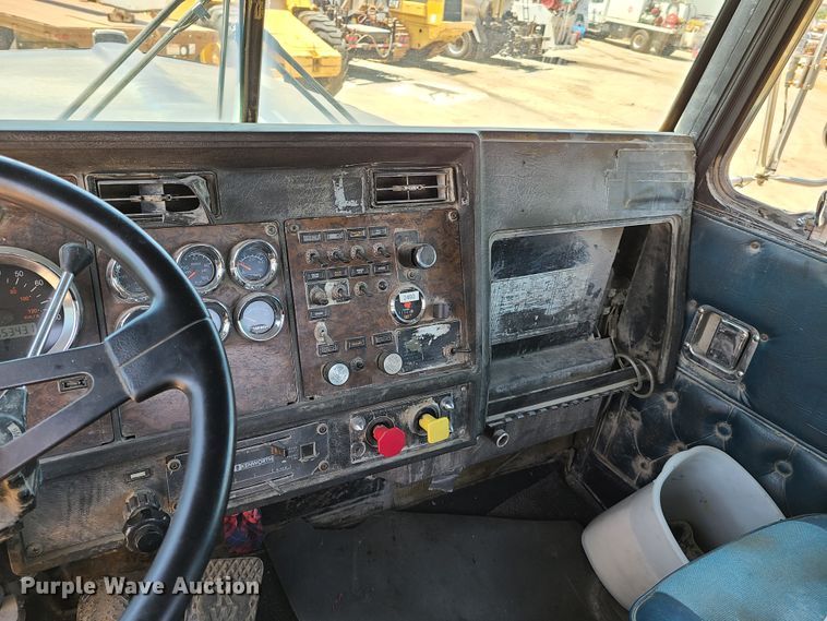 image for item K5937 1987 Kenworth W900  semi truck