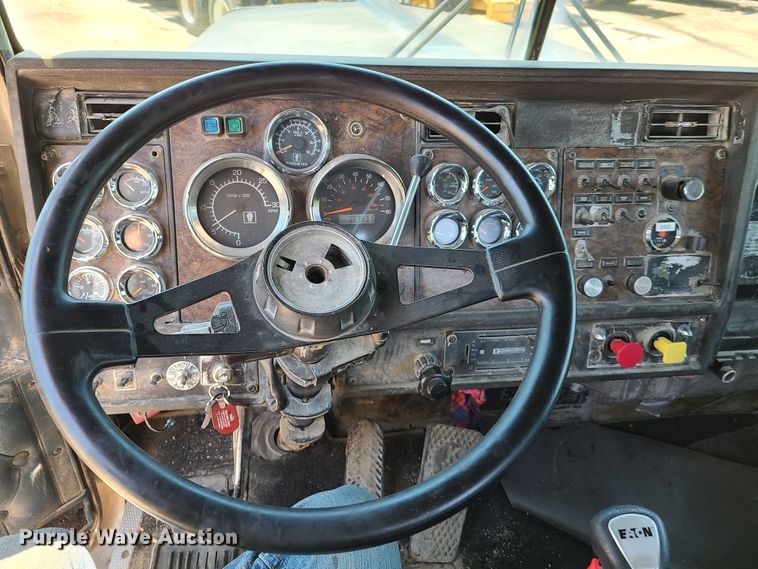 image for item K5937 1987 Kenworth W900  semi truck