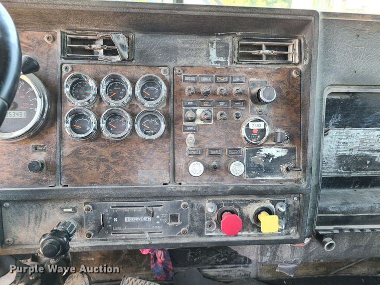 image for item K5937 1987 Kenworth W900  semi truck