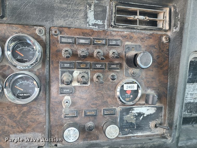 image for item K5937 1987 Kenworth W900  semi truck