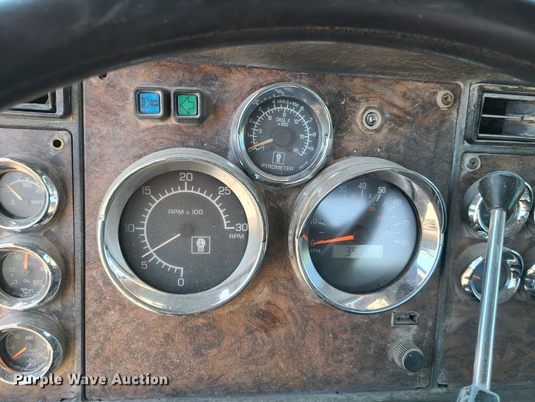 image for item K5937 1987 Kenworth W900  semi truck