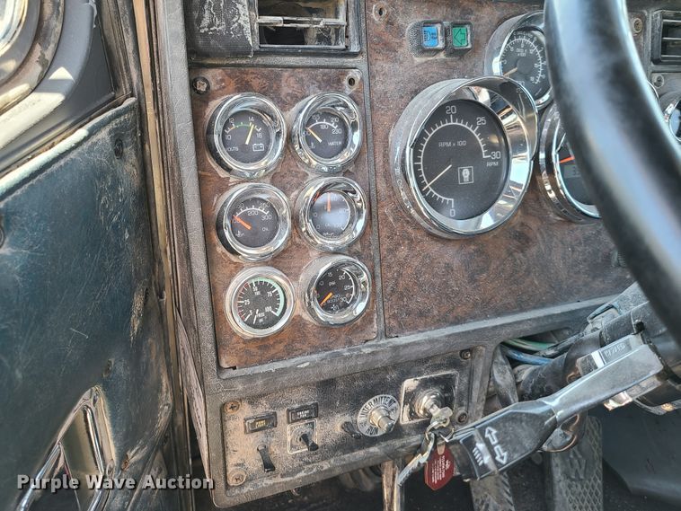 image for item K5937 1987 Kenworth W900  semi truck