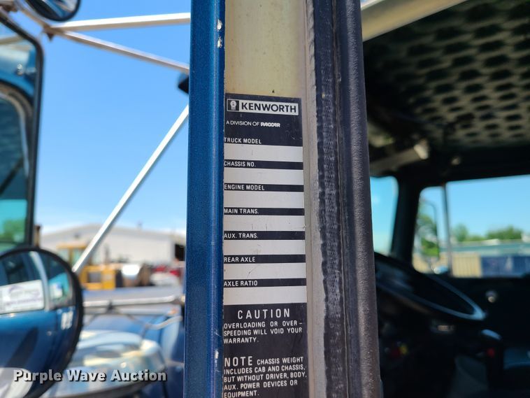 image for item K5937 1987 Kenworth W900  semi truck