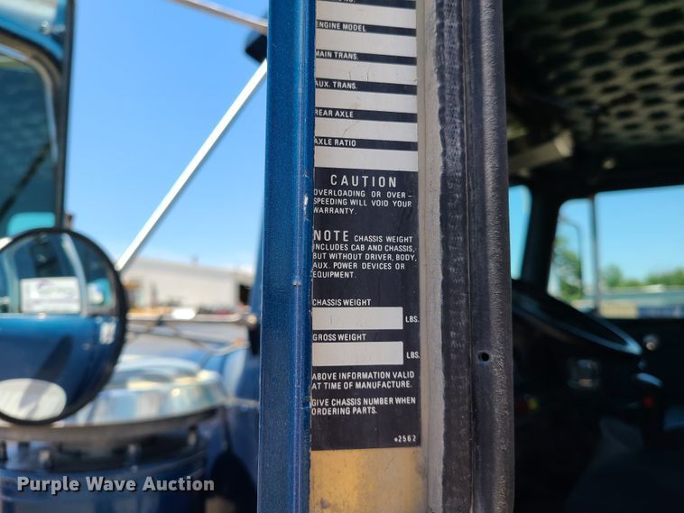 image for item K5937 1987 Kenworth W900  semi truck