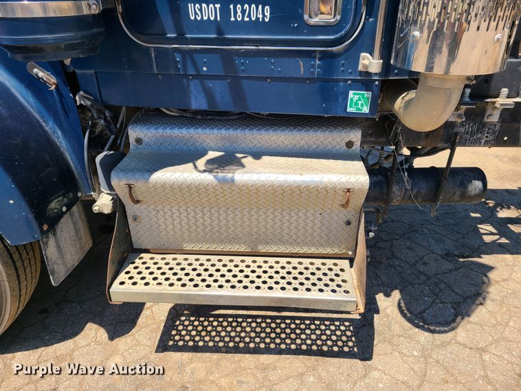 image for item K5937 1987 Kenworth W900  semi truck