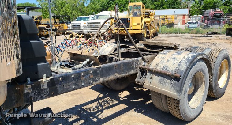 image for item K5937 1987 Kenworth W900  semi truck