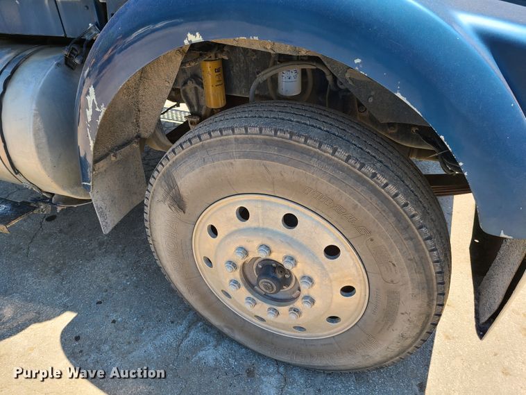 image for item K5937 1987 Kenworth W900  semi truck