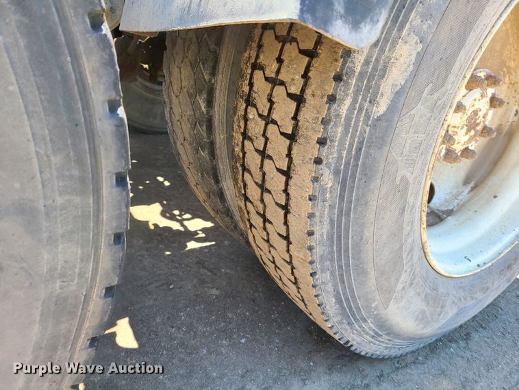 image for item K5937 1987 Kenworth W900  semi truck