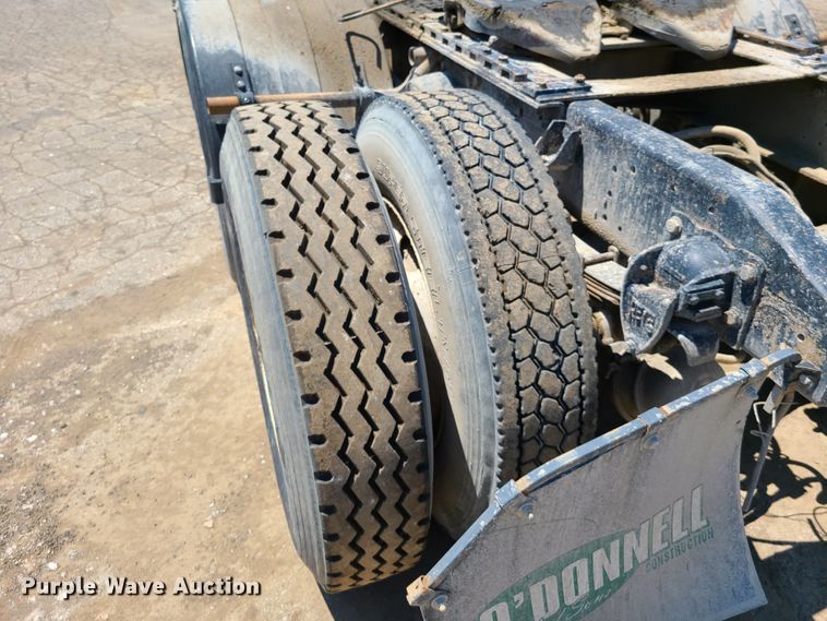 image for item K5937 1987 Kenworth W900  semi truck