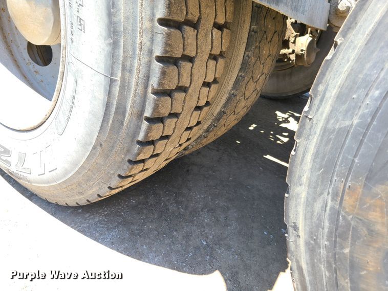 image for item K5937 1987 Kenworth W900  semi truck