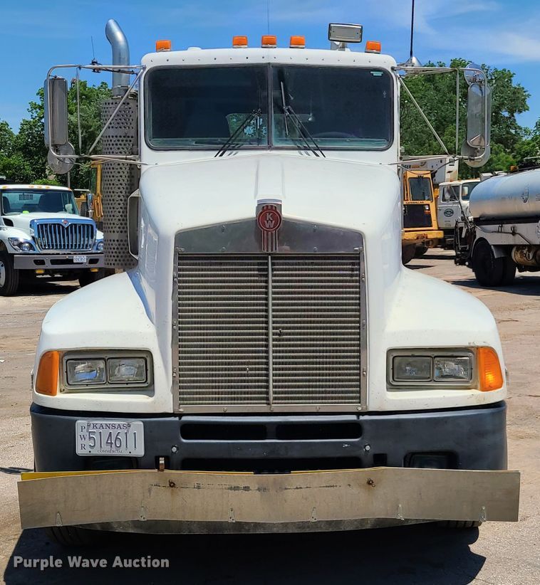 image for item K5940 1987 Kenworth T600  semi truck