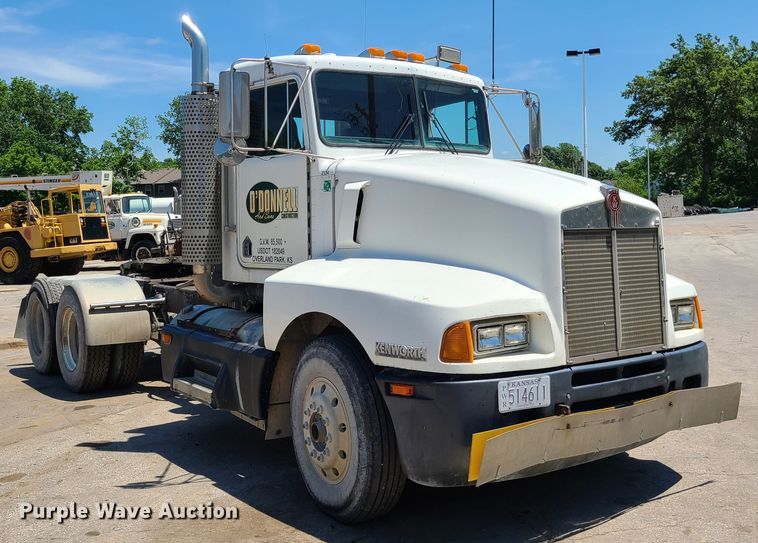 image for item K5940 1987 Kenworth T600  semi truck