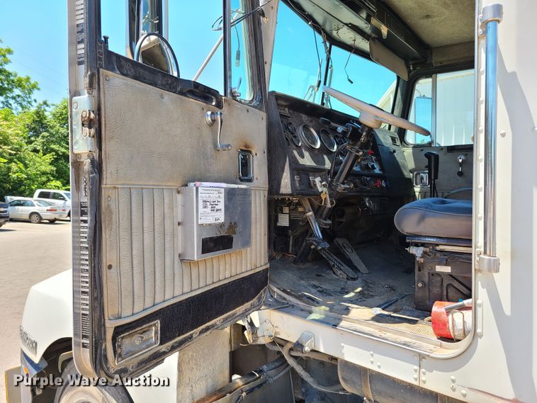 image for item K5940 1987 Kenworth T600  semi truck