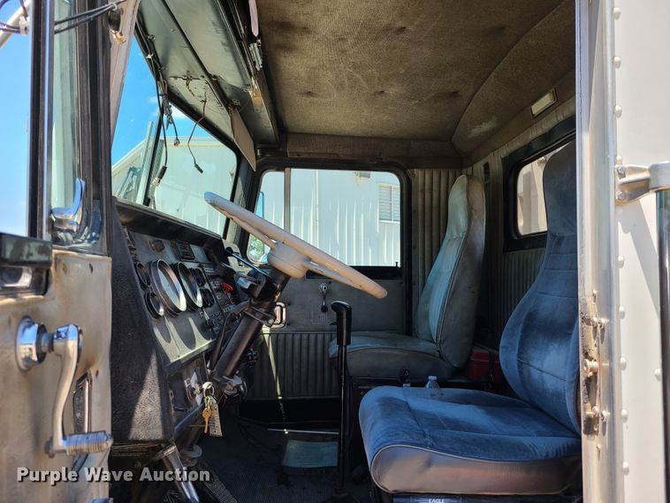 image for item K5940 1987 Kenworth T600  semi truck