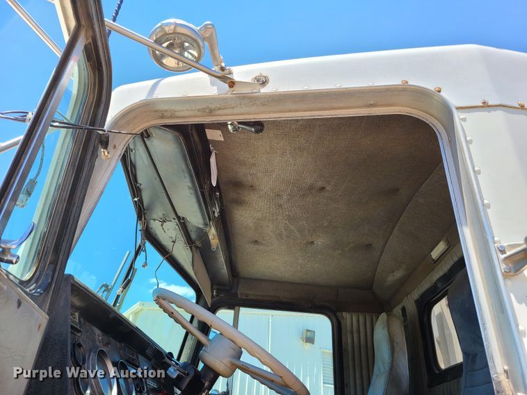 image for item K5940 1987 Kenworth T600  semi truck