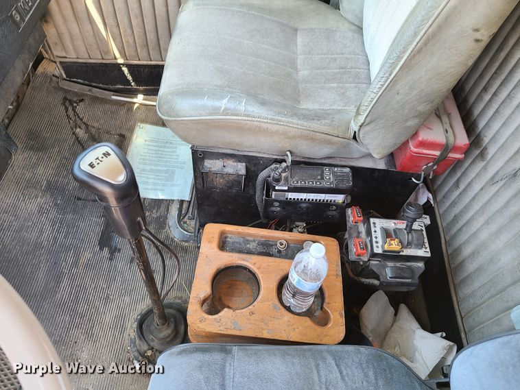 image for item K5940 1987 Kenworth T600  semi truck