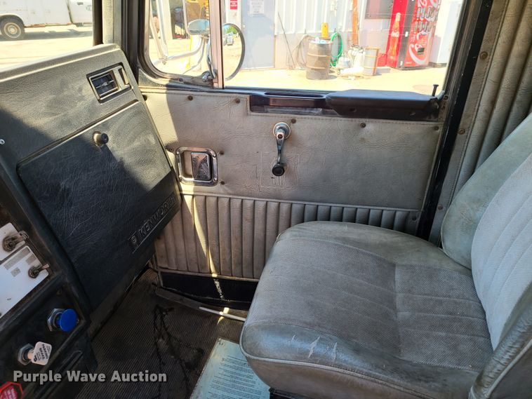 image for item K5940 1987 Kenworth T600  semi truck