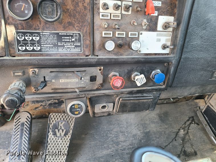 image for item K5940 1987 Kenworth T600  semi truck