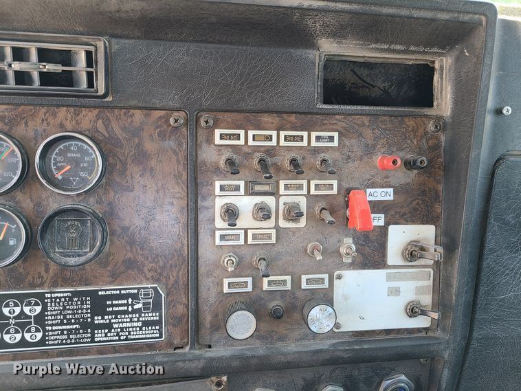 image for item K5940 1987 Kenworth T600  semi truck