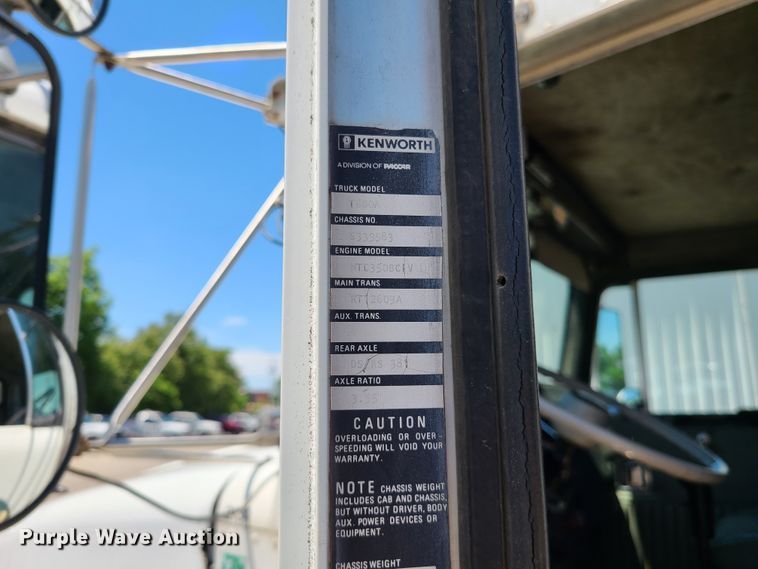 image for item K5940 1987 Kenworth T600  semi truck