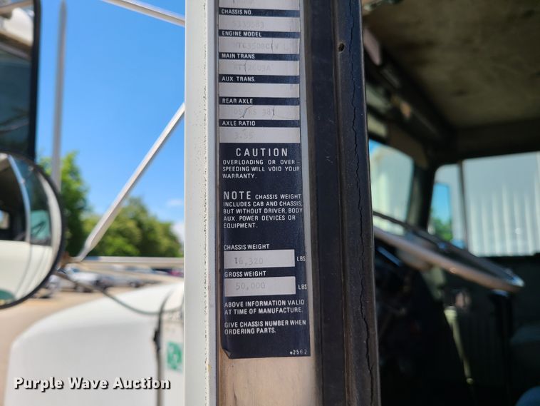 image for item K5940 1987 Kenworth T600  semi truck