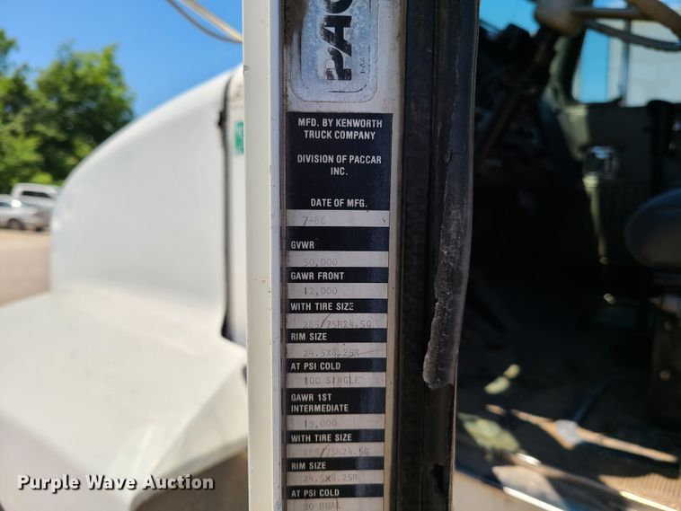 image for item K5940 1987 Kenworth T600  semi truck