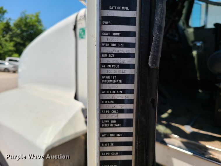 image for item K5940 1987 Kenworth T600  semi truck