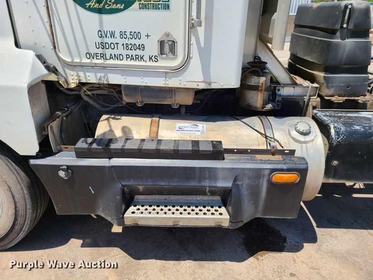 image for item K5940 1987 Kenworth T600  semi truck