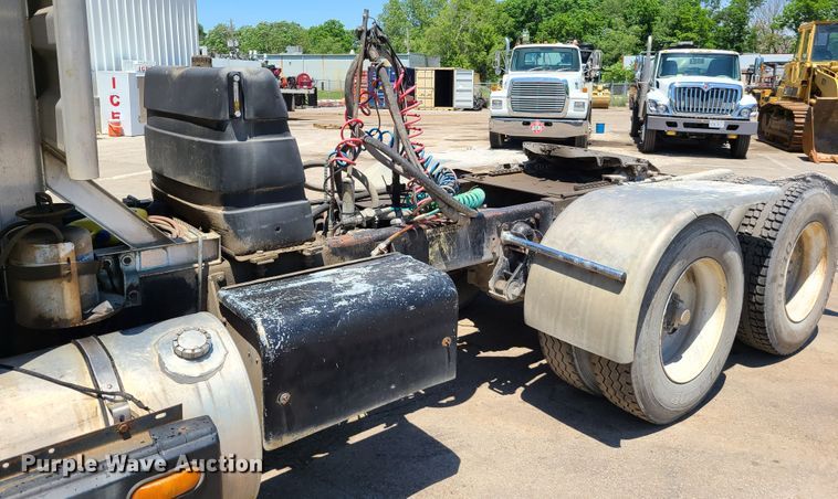 image for item K5940 1987 Kenworth T600  semi truck