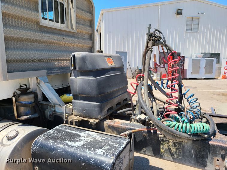 image for item K5940 1987 Kenworth T600  semi truck