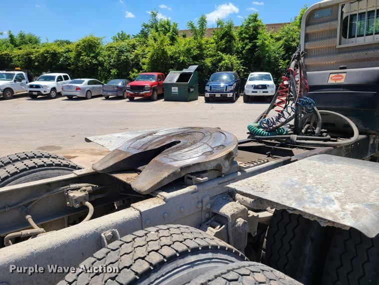 image for item K5940 1987 Kenworth T600  semi truck