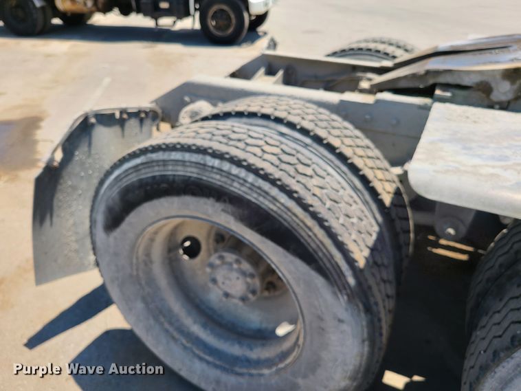 image for item K5940 1987 Kenworth T600  semi truck