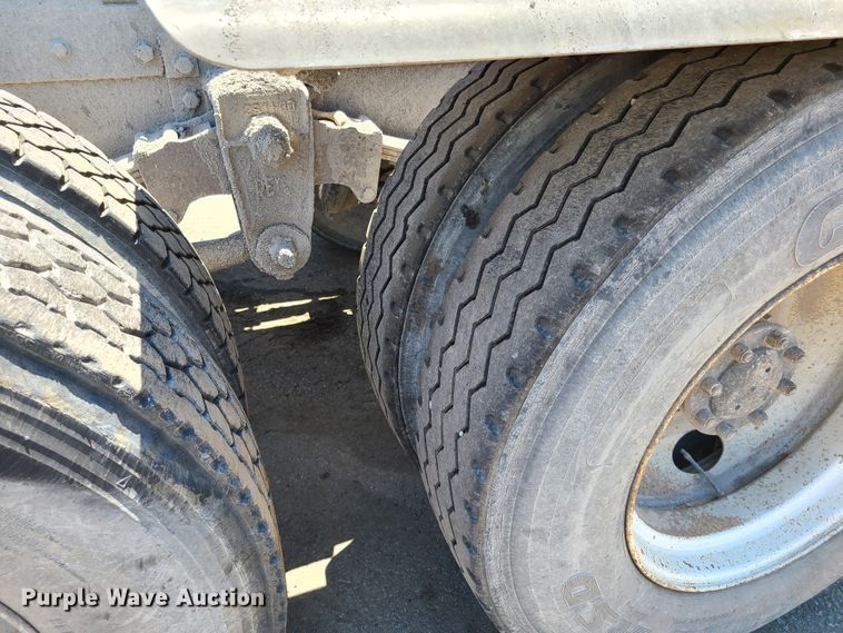 image for item K5940 1987 Kenworth T600  semi truck