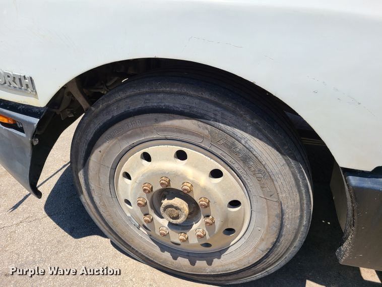 image for item K5940 1987 Kenworth T600  semi truck