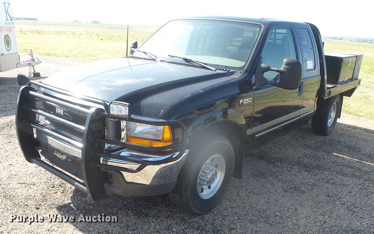 image for item DD0431 2000 Ford F250 Super Duty XLT  SuperCab flatbed pickup truck