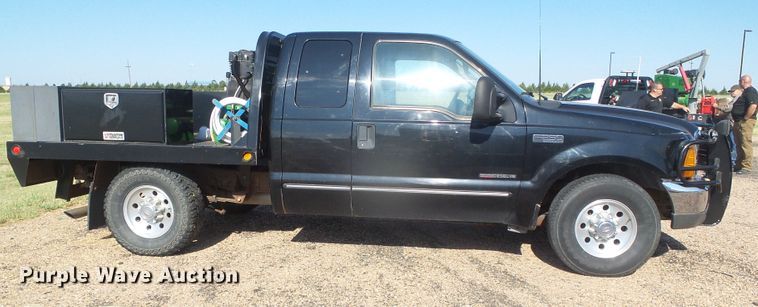 image for item DD0431 2000 Ford F250 Super Duty XLT  SuperCab flatbed pickup truck