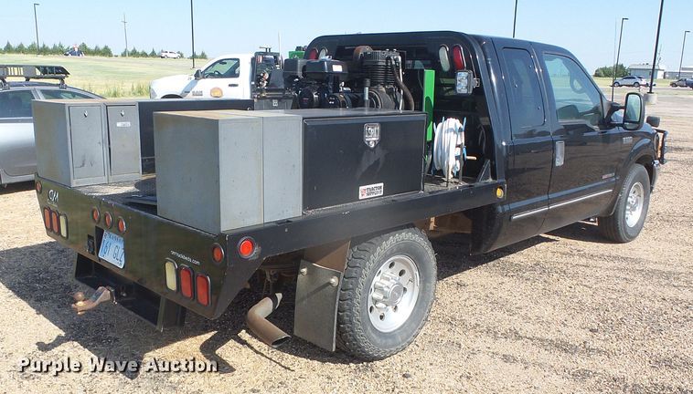 image for item DD0431 2000 Ford F250 Super Duty XLT  SuperCab flatbed pickup truck