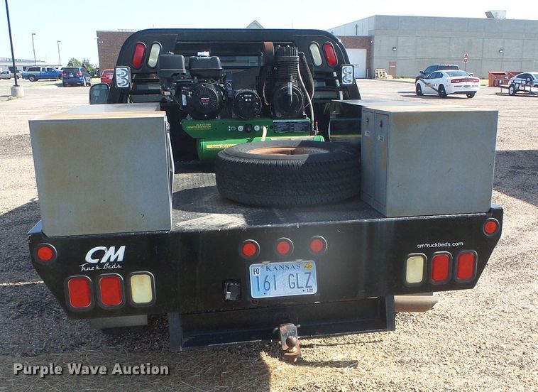 image for item DD0431 2000 Ford F250 Super Duty XLT  SuperCab flatbed pickup truck