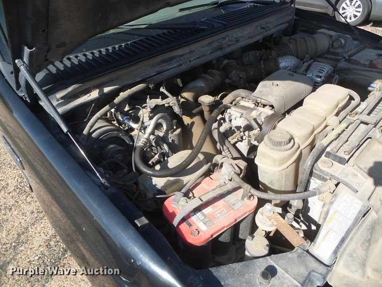 image for item DD0431 2000 Ford F250 Super Duty XLT  SuperCab flatbed pickup truck