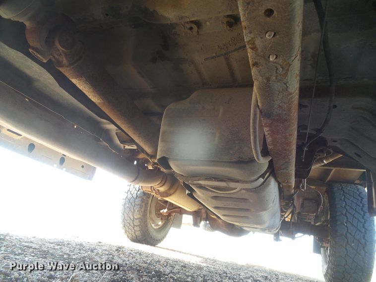 image for item DD0431 2000 Ford F250 Super Duty XLT  SuperCab flatbed pickup truck