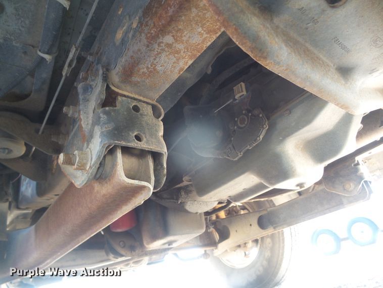 image for item DD0431 2000 Ford F250 Super Duty XLT  SuperCab flatbed pickup truck