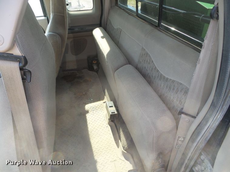 image for item DD0431 2000 Ford F250 Super Duty XLT  SuperCab flatbed pickup truck