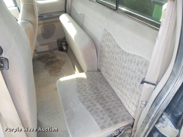 image for item DD0431 2000 Ford F250 Super Duty XLT  SuperCab flatbed pickup truck