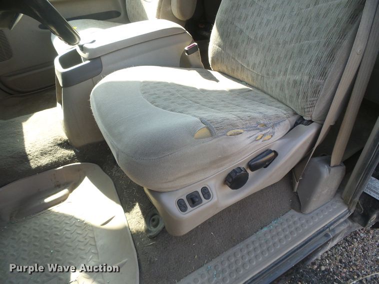 image for item DD0431 2000 Ford F250 Super Duty XLT  SuperCab flatbed pickup truck