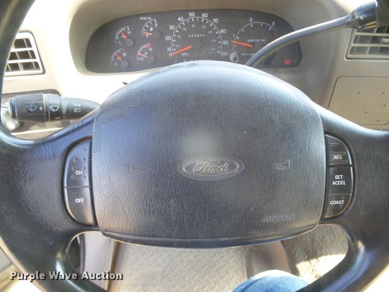 image for item DD0431 2000 Ford F250 Super Duty XLT  SuperCab flatbed pickup truck