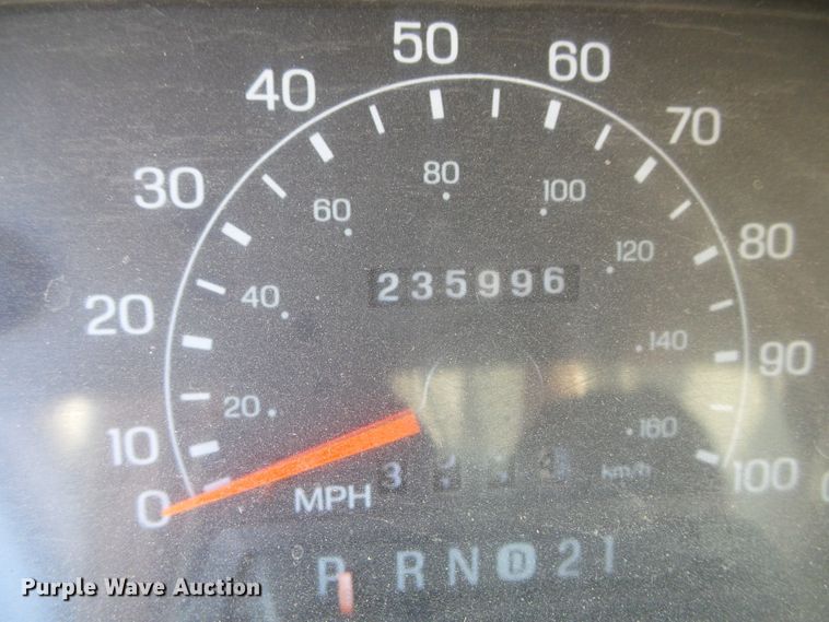 image for item DD0431 2000 Ford F250 Super Duty XLT  SuperCab flatbed pickup truck